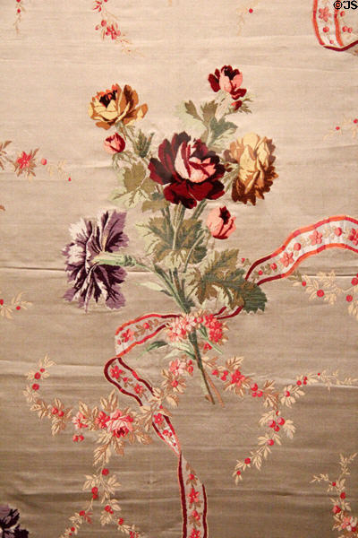 Silk cloth with bouquet & undulating ribbon pattern (c1890) by Maison Bouvard et Mathevon fils at Musées des Tissus. Lyon, France.