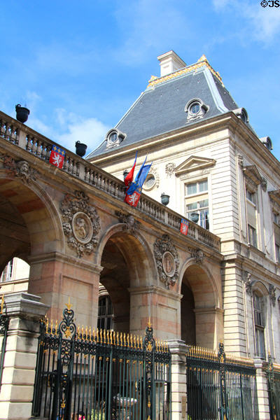 Gates of Court of honor facade of Lyon City Hall (1674). Lyon, France.