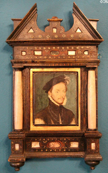 Portrait of a gentleman (1500s) attrib. Corneille de Lyon at Museum Angladon, Jacques Doucet Collection. Avignon, France.