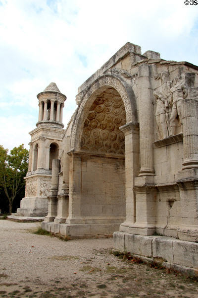 Glanum Roman Ruins (c20 BCE) with Mausoleum & Arch. Saint-Rémy-de-Provence, France.