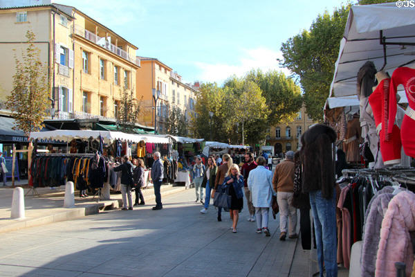 Morning market on cours Mirabeau. Aix-en-Provence, France.