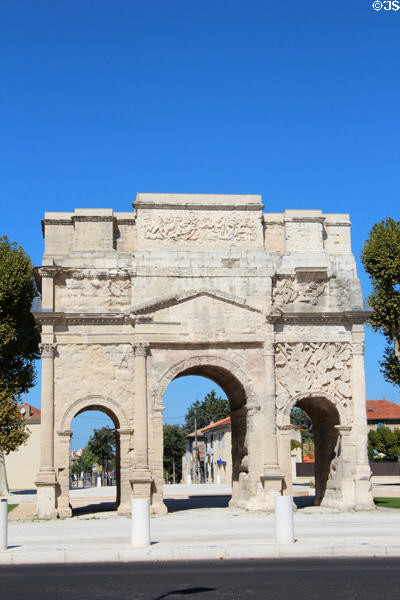 Triumphal arch of Orange (10-25 CE) from reign of Augustus commemorates establishment of Pax Romana. Orange, France.