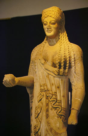 Peplos Kore dating approximately 530 to 520 BC with preserved decorative garment, diadem, earrings, bracelet and quince in Acropolis Museum, Athens. Greece.