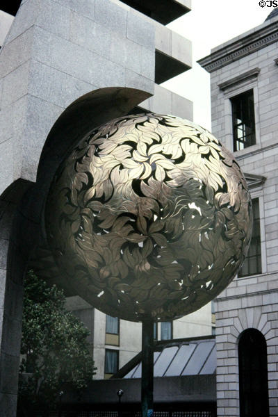 Crann an Óir flower ball sculpture (1991) by Éamonn O'Doherty at Central Plaza, Dame Street Dublin, Ireland.