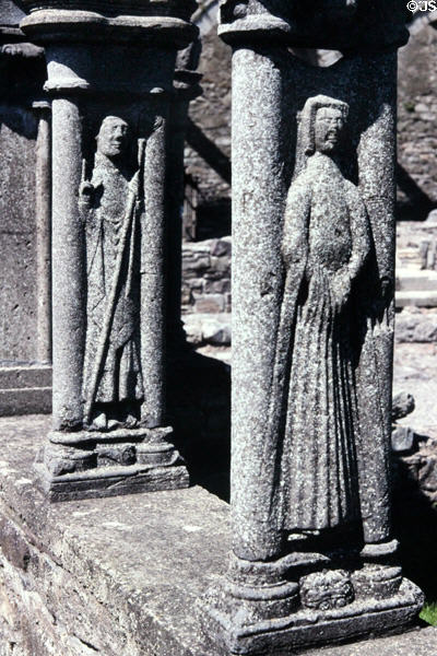 Cloister carvings on joined double columns at Jerpoint Abbey, south of Thomastown. Ireland.