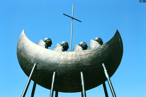 Monks in a Boat sculpture on Ring of Kerry celebrating early sea voyage from Ireland.