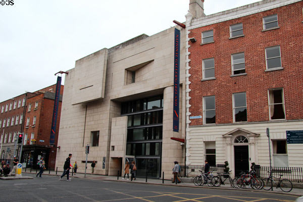 National Gallery of Ireland, Millennium Wing (2002) (Clare Street entrance). Dublin, Ireland. Architect: Benson & Forsyth.