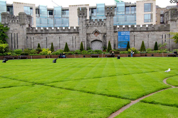 Former coach house (1830) now a conference center over Dubblinn Gardens (1680) at Dublin Castle. Dublin, Ireland.