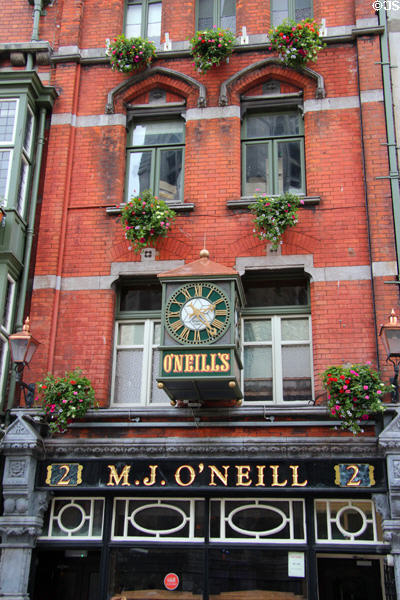 M.J. O'Neill pub street clock (Suffolk St.). Dublin, Ireland.
