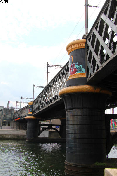 Loopline rail bridge over River Liffey. Dublin, Ireland.