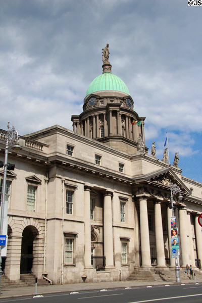 Neoclassical details of central portion of Custom House, Dublin. Dublin, Ireland.