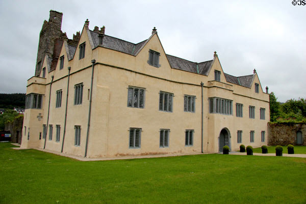 Elizabethan-style architecture Tudor manor house (16thC) at Ormond Castle. Carrick-on-Suir, Ireland.