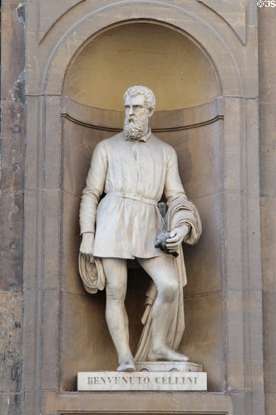 Statue of Benvenuto Cellini in exterior niche of Uffizi Gallery. Florence, Italy.
