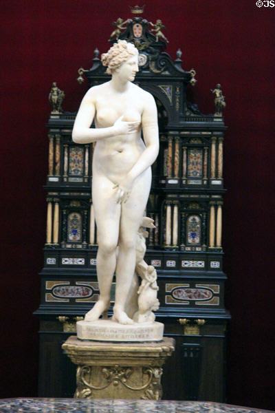 Medici Venus statue (1stC BCE) in Tribune at Uffizi Gallery. Florence, Italy.