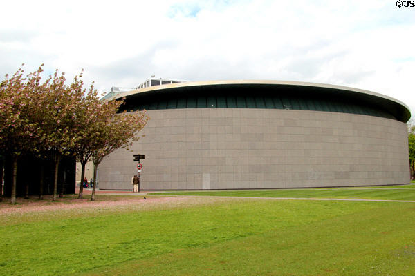 Round facade of Kurokawa's exhibition wing of Van Gogh Museum. Amsterdam, NL.