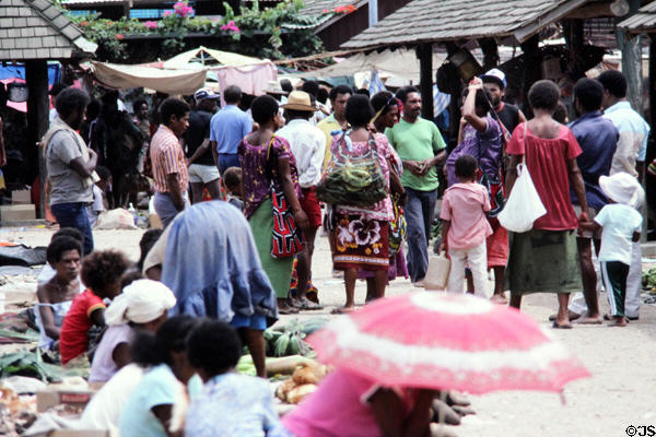 Shoppers & merchants at Port Moresby market. Papua New Guinea.