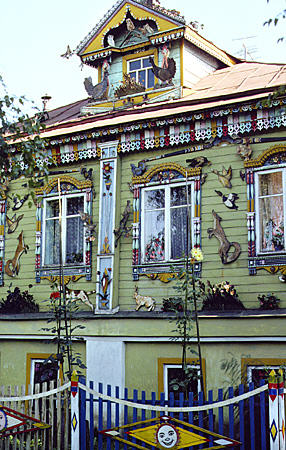 House in Suzdal with paintings of animals. Russia.