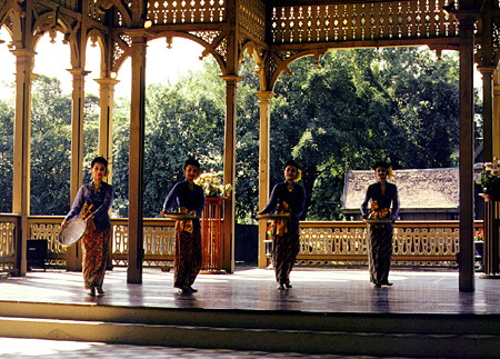 Dancers at the Vimanmek Teak House, Bangkok. Thailand.