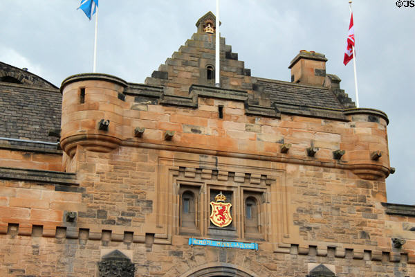 Crest over entrance gateway of Edinburgh Castle. Edinburgh, Scotland.