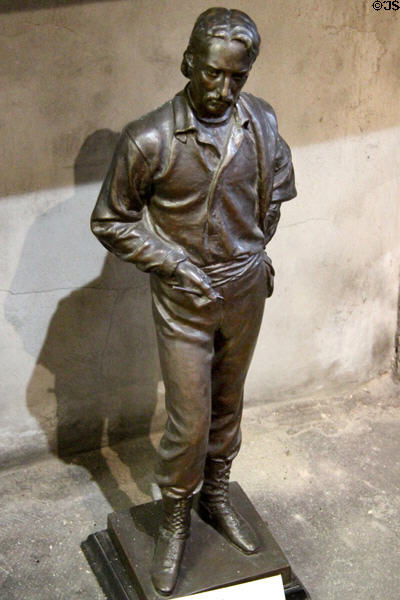 Robert Louis Stevenson bronze statue by D.W. Stevenson at Writers' Museum. Edinburgh, Scotland.