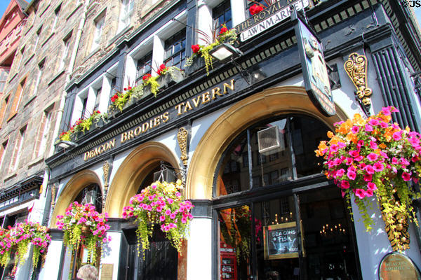 Deacon Brodie's Tavern on Lawnmarket at Bank of Royal Mile. Edinburgh, Scotland.