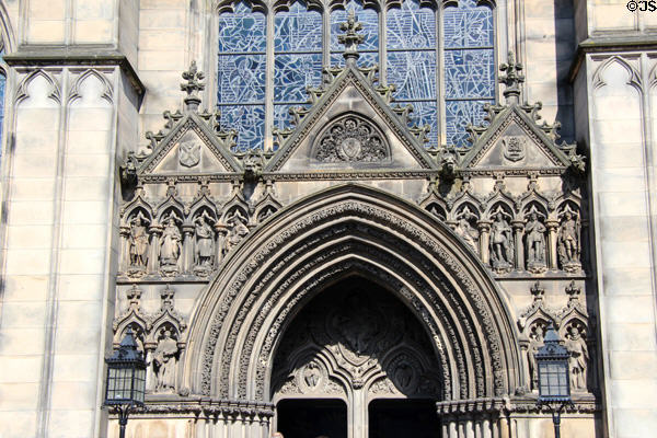 Kings & religious figure carvings flank entrance arch at St Giles Cathedral. Edinburgh, Scotland.