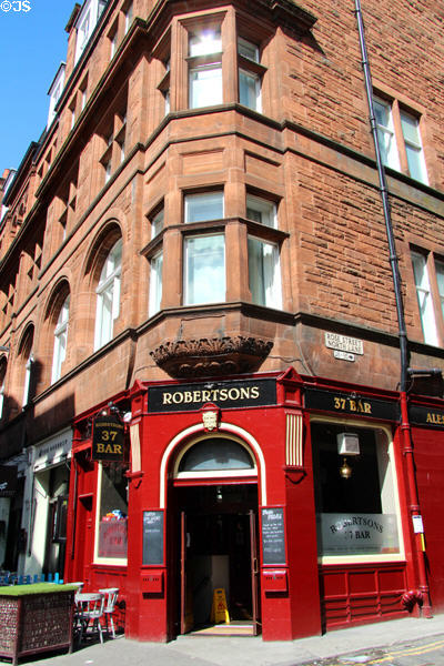 37 Rose Street Robertsons bar & office building (1898). Edinburgh, Scotland. Architect: P.L. Henderson.