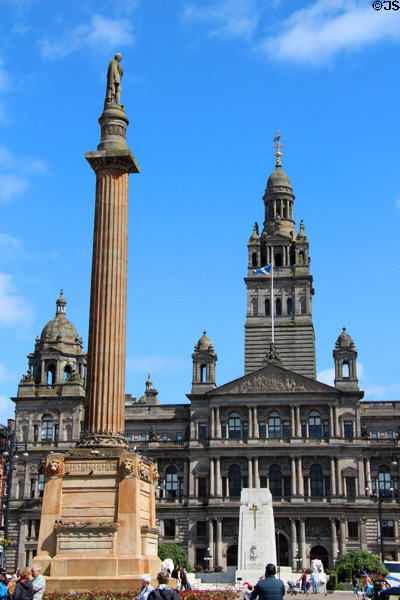 Walter Scott Memorial Column & Glasgow City Chambers in George Square. Glasgow, Scotland.