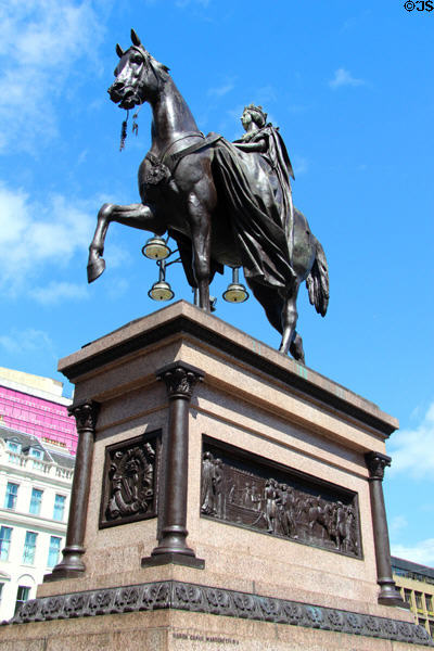 Bronze equestrian statue of Queen Victoria (1854) by Baron Carlo Marochetti (on George Square). Glasgow, Scotland.