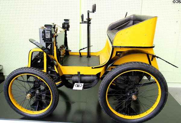 Argyll Voiturette 2 3/4 hp (1900) by Bridgeton of Glasgow at Riverside Museum. Glasgow, Scotland.