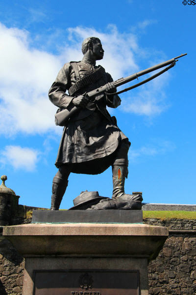 Scottish soldier Princess Louise's XC1 battalion South African War memorial statue (1907) by Herbert Paton at Stirling Castle. Stirling, Scotland.