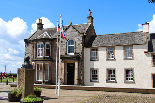 January House (19thC) & 14 Sandhaven (aka Cutler's House) (18thC). Culross, Scotland.