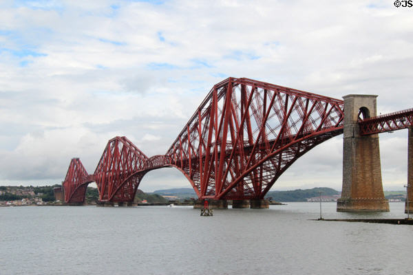 Firth of Forth rail bridge (1883-90) built by Sir William Arrol & Co. of Glasgow. Queensferry, Scotland.