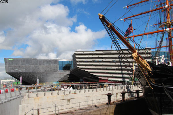 V&A Museum of Design beside RRS Discovery. Dundee, Scotland.