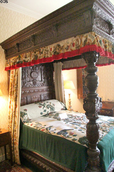 Four-poster bed (1594) in Laird's bedroom at Crathes Castle. Crathes, Scotland.