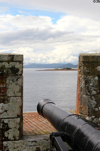Canon protects Moray Firth at Fort George. Fort George, Scotland.