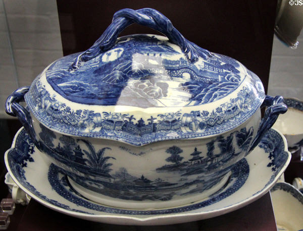 Caughley Porcelain covered tureen & stand transfer printed with cobalt blue mock Chinese Nankin pattern (c1785-90) at Coalport China Museum. Ironbridge, England.