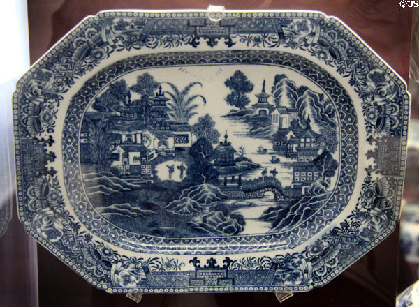 Caughley Porcelain octagonal serving platter transfer printed with cobalt blue mock Chinese Nankin pattern (c1785-90) at Coalport China Museum. Ironbridge, England.