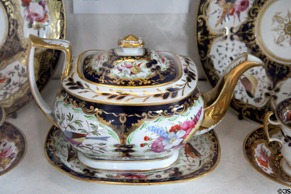 Teapot (c1815-20) pattern 759 by unmarked at Coalport China Museum. Ironbridge, England.