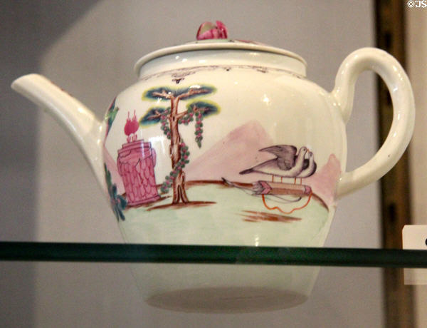 Porcelain teapot (c1760) from Worcester at Ashmolean Museum. Oxford, England.