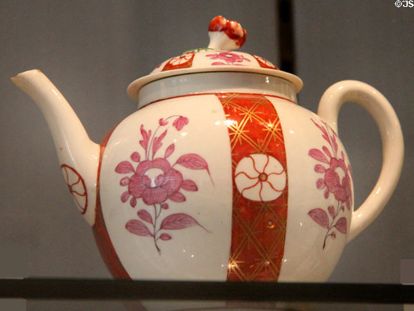 Porcelain teapot (c1770s) from Worcester at Ashmolean Museum. Oxford, England.