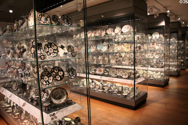 English ceramic gallery at Ashmolean Museum. Oxford, England.