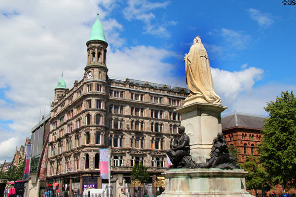 Statue of Queen Victoria & former Robinson & Cleaver Building. Belfast, Northern Ireland.
