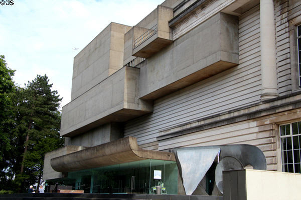 Concrete wing of Ulster Museum (1972). Belfast, Northern Ireland. Architect: Francis Pym.