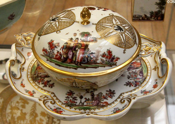 Meissen porcelain broth bowl & stand decorated with Oriental scenes plus gold compass faces (c1730) at British Museum. London, United Kingdom.