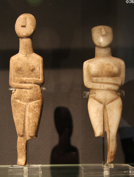 Cycladic female figure marble idols (l) Kapsala-type (2700-2600 BCE) & (r) Spedos-type (2700-2500 BCE) both from Keros-Syros culture at British Museum. London, United Kingdom.