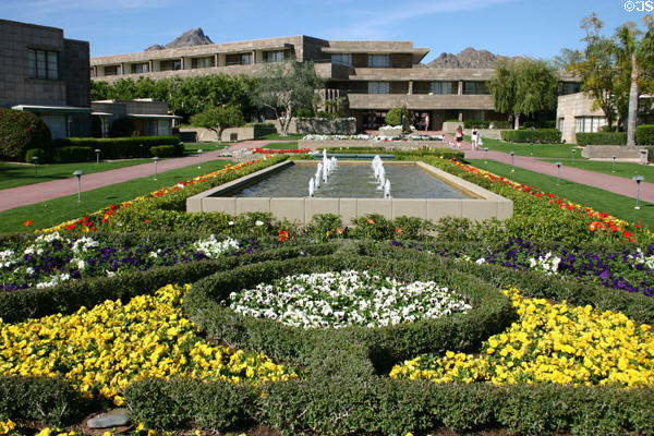 Fountain & gardens of Arizona Biltmore Hotel. Phoenix, AZ.
