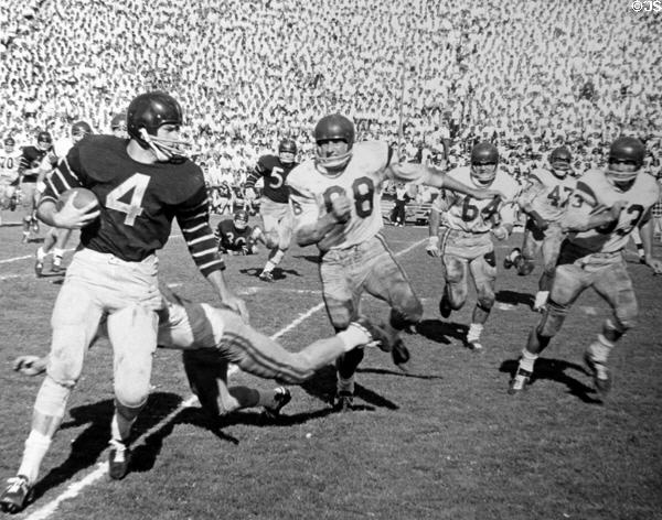Quarterback Craig Morton makes end run at University of California Berkeley stadium (1964). CA.