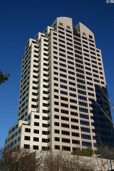 Wells Fargo Center (1992) (30 floors) (400 Capitol Mall). Sacramento, CA. Architect: Hellmuth, Obata & Kassabaum.