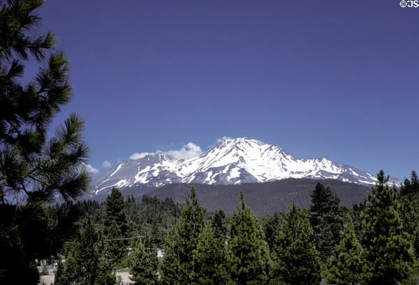 Mount Shasta in Northern California Cascade Range (14,162 ft; 4,317m). CA.